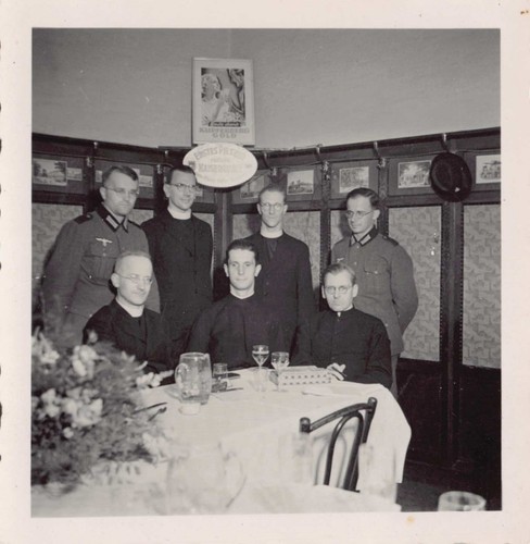 Soldaten und priester - soldaten,